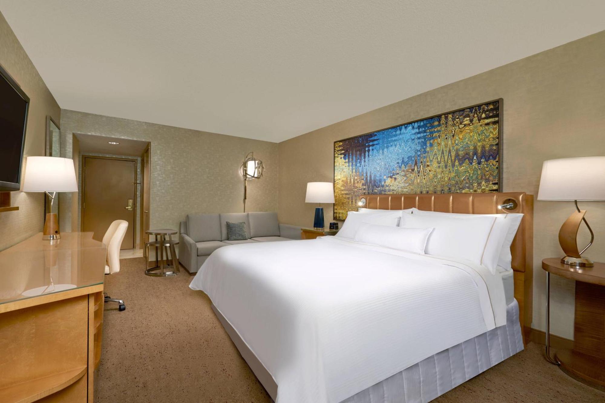 Traditional Guest room 1 King 3rd 5th floor,1418918592:JPEG