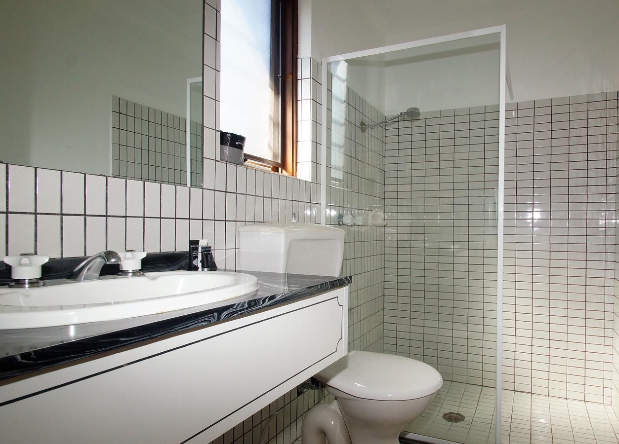 Queen & Single Twin Room