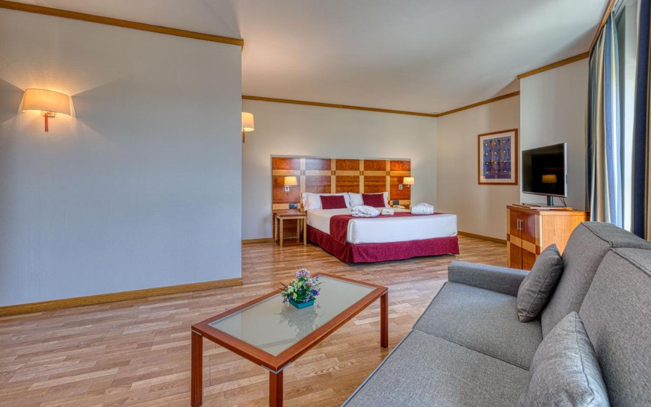 Chambre Double Supérieure (2 Adultes)