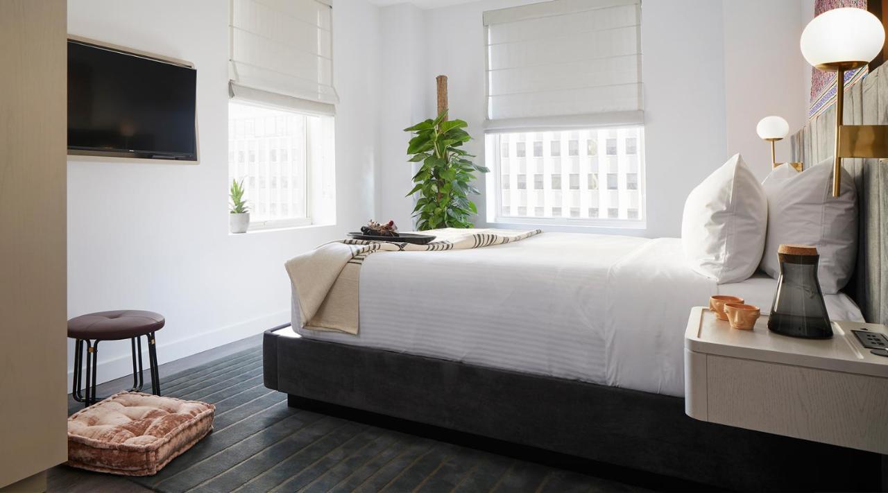 Deluxe King Suite