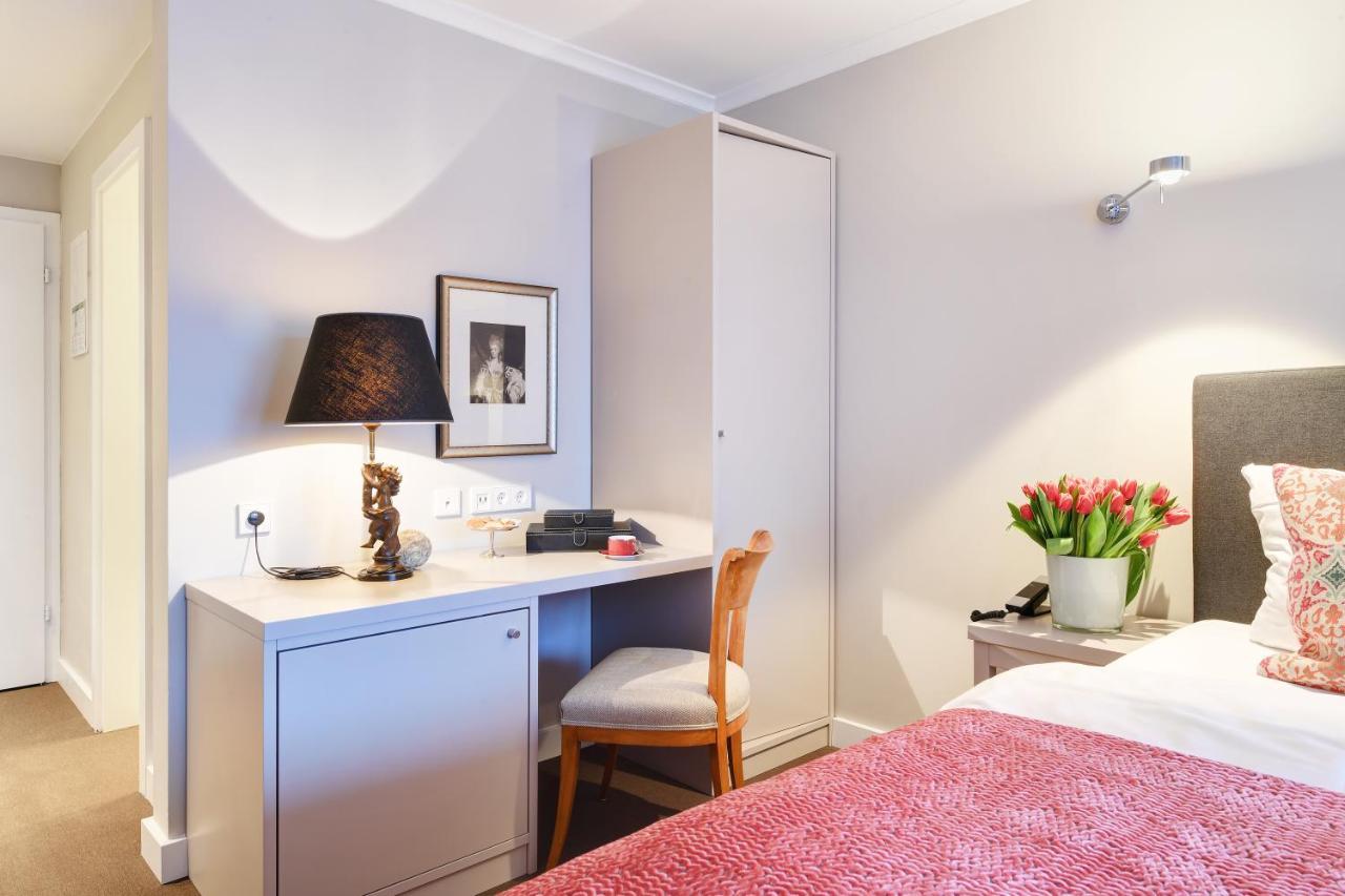 Habitación Doble Superior con balcón y vistas al jardín