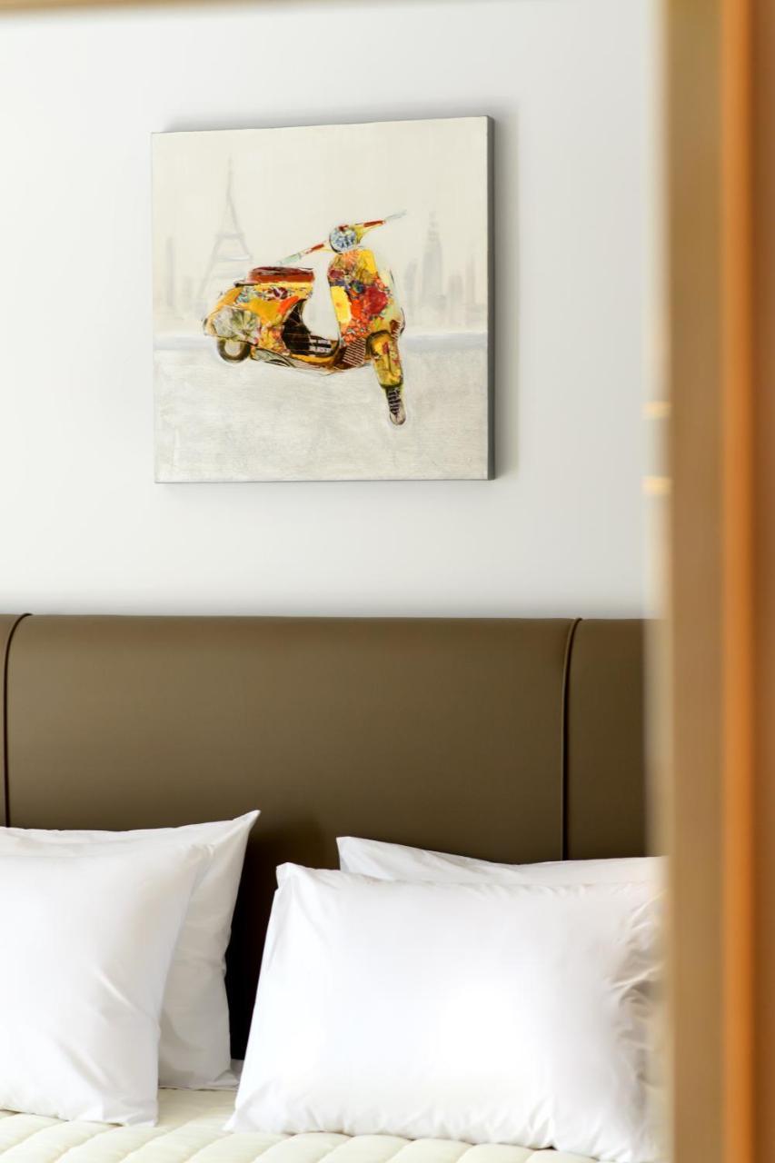 Doppel-/Zweibettzimmer mit Poolblick