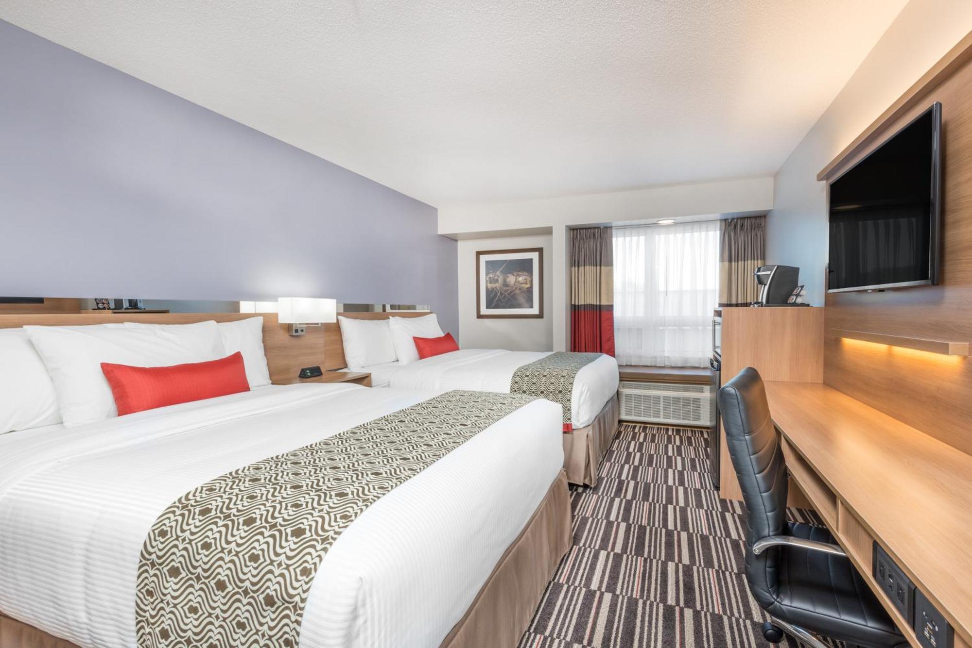 Chambre avec 2 Lits Queen-Size et Douche Uniquement - Non-Fumeurs