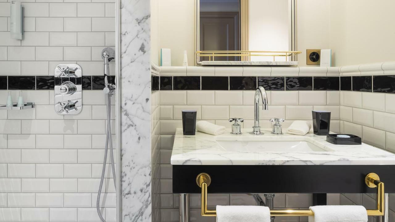 Classic Double Room Shower,1181754709:JPEG