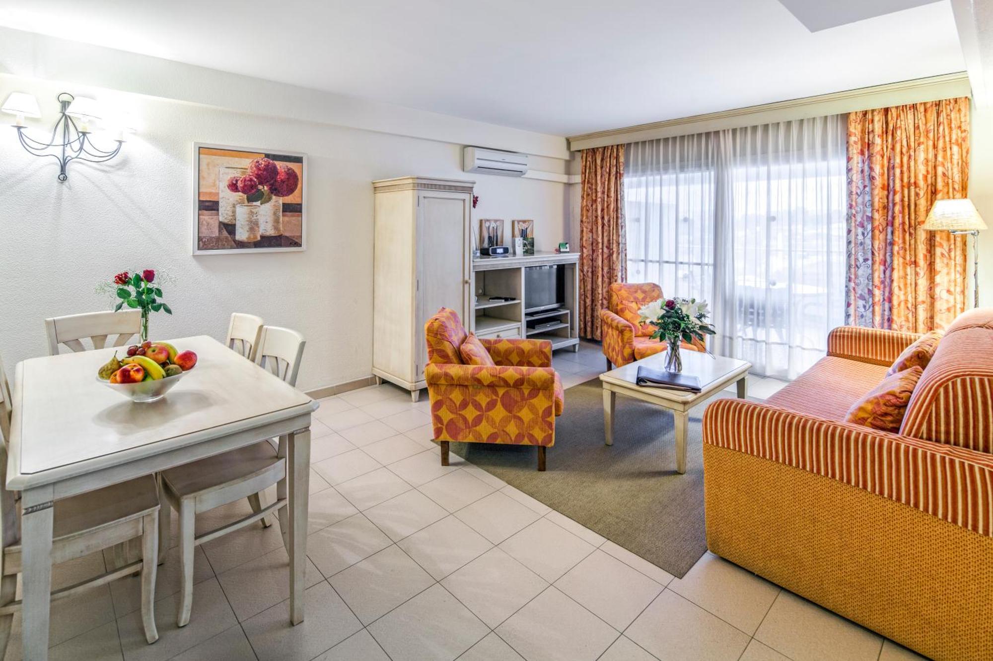 Penthouse Apartment,1272317983:JPEG