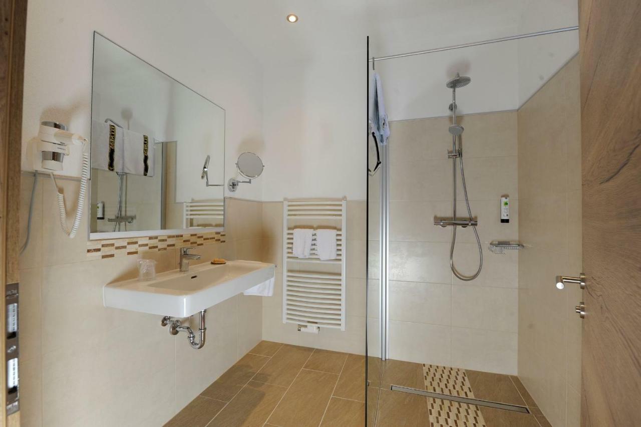 Doppelzimmer mit Balkon