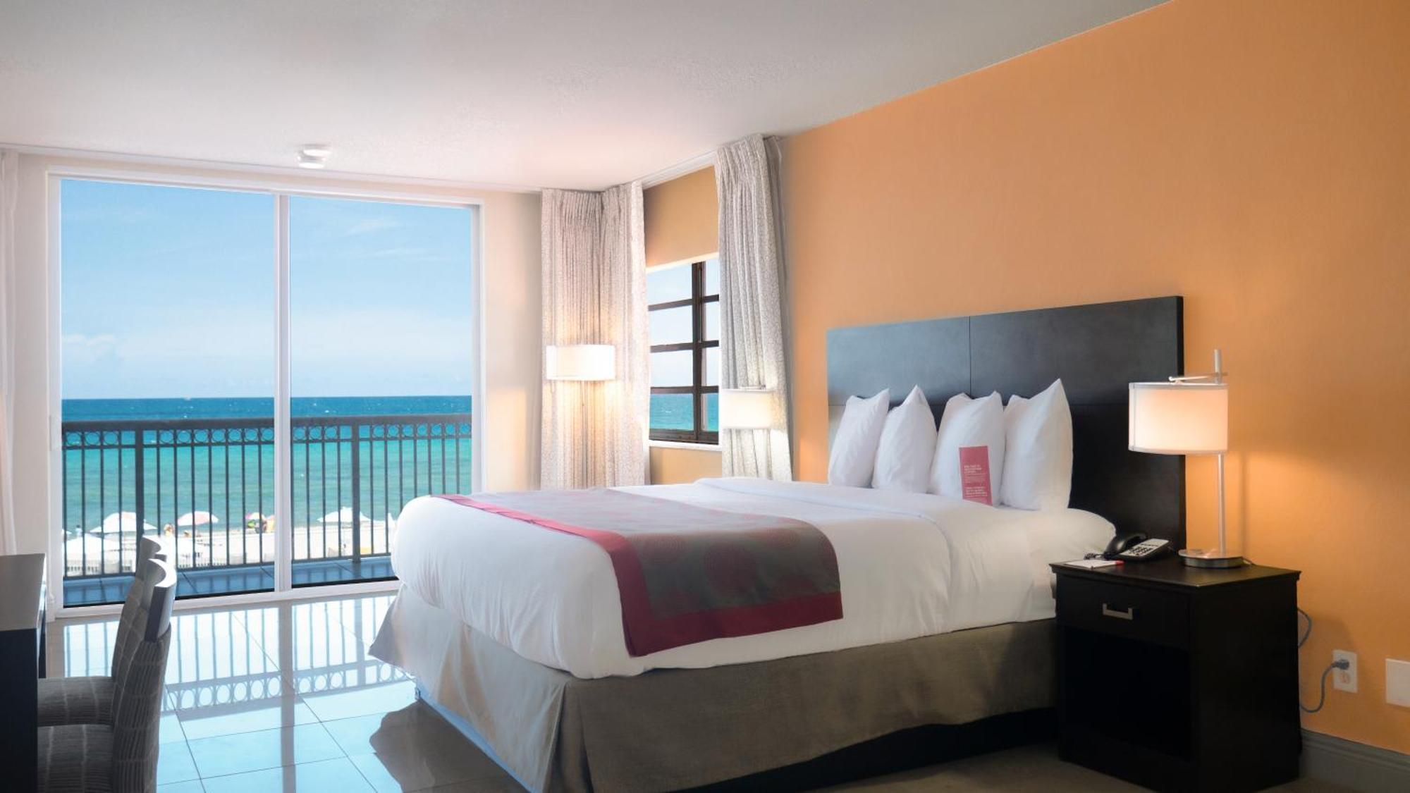 Quarto com Cama King-size e Vista Frontal do Oceano, Não Fumador