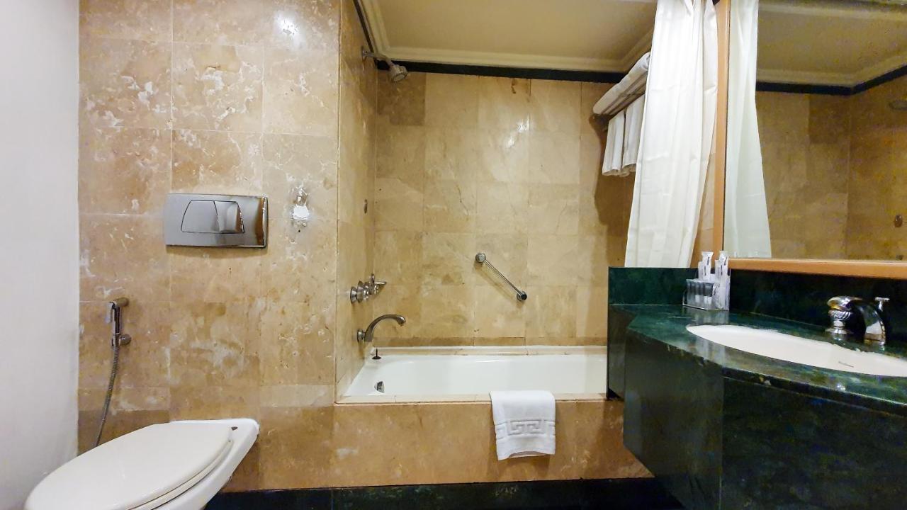 Executive Room Queen or Twin bed