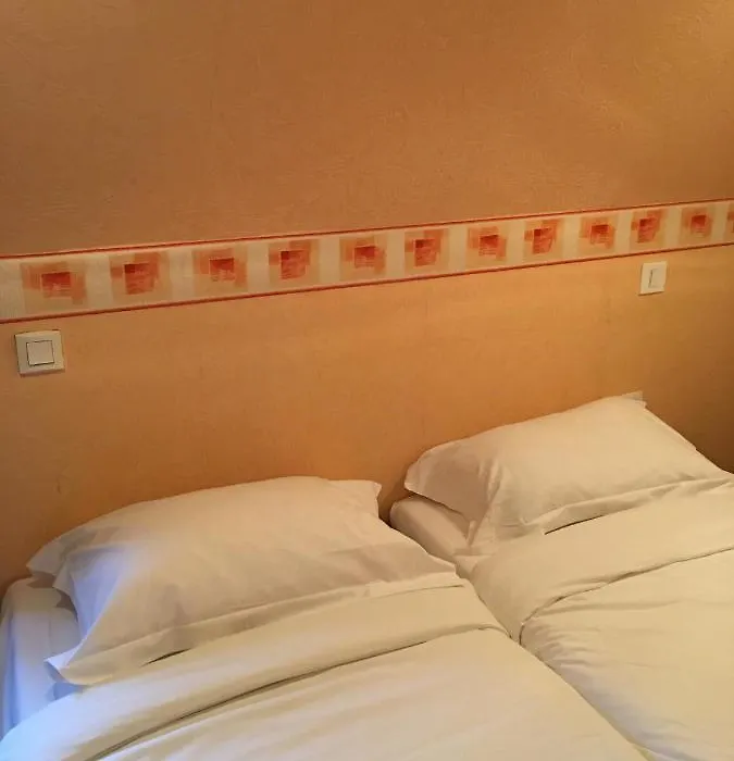 Le Grillon-1
