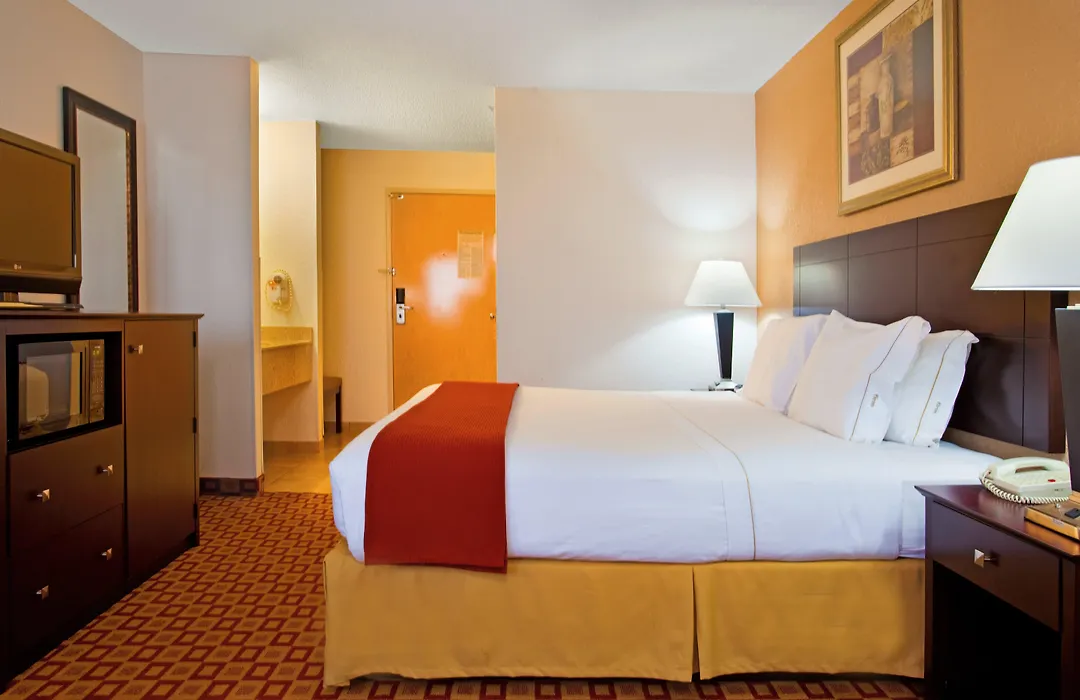Hotel Oswego-1