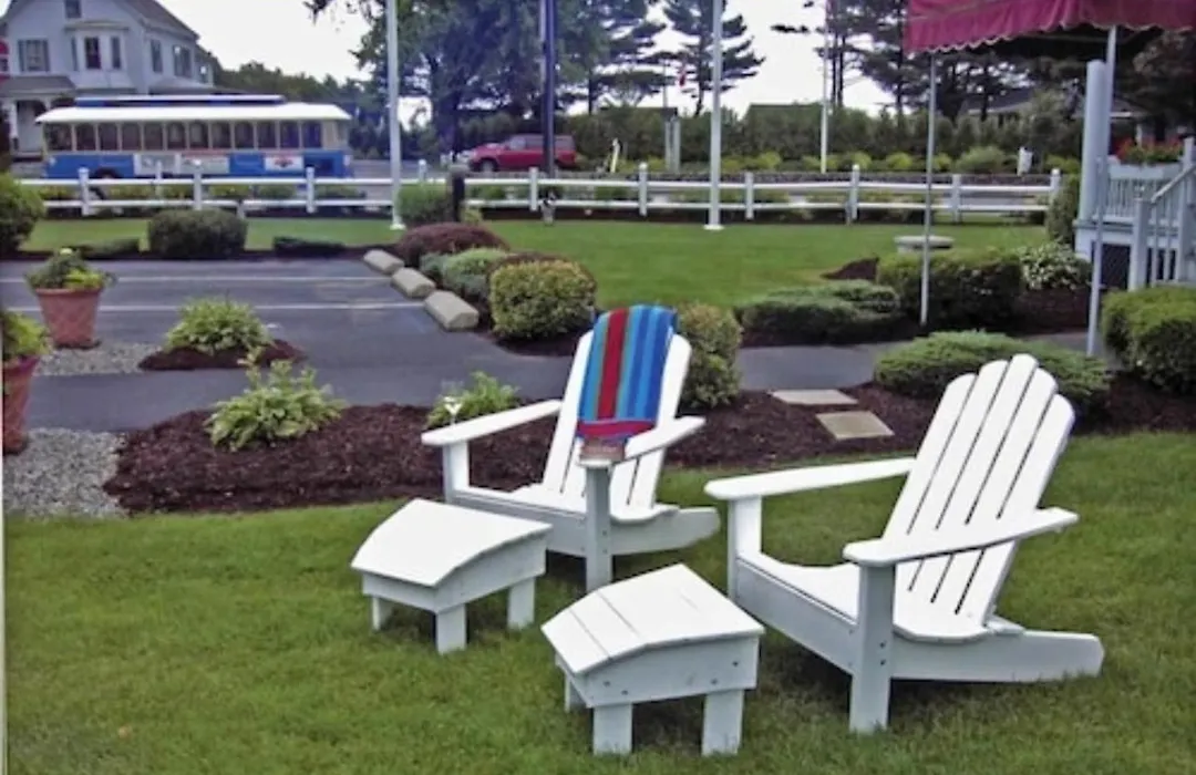 Carriage House Motel Cottages & Suites-1