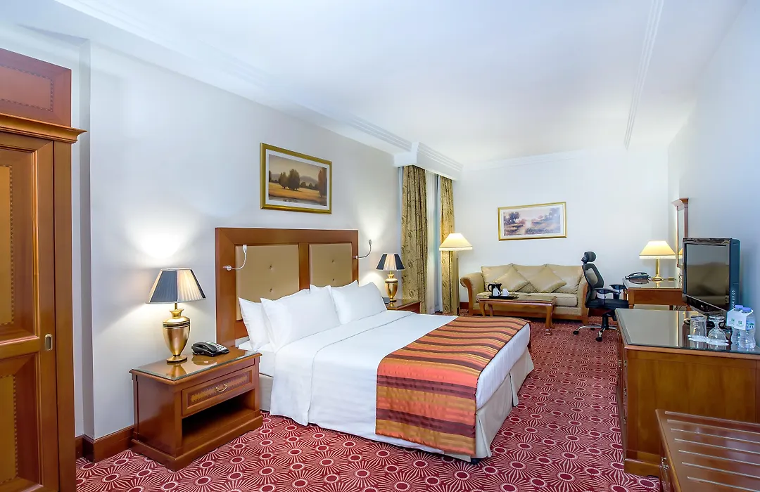 Sunday Hotel Holiday International Dubai-1