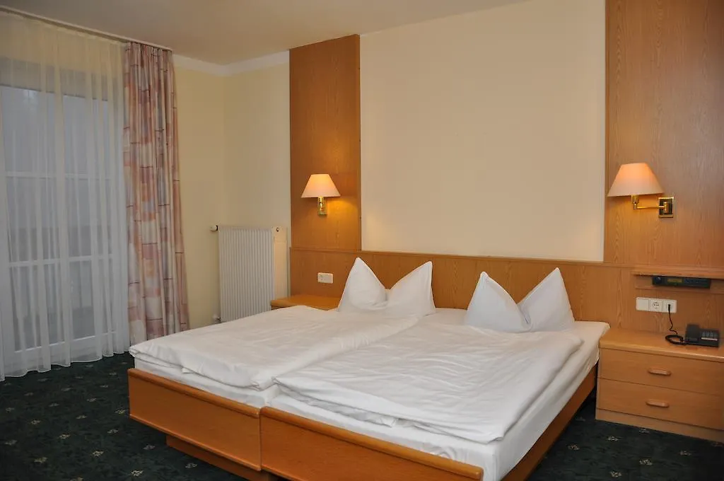 Waldhotel Hubertus-1