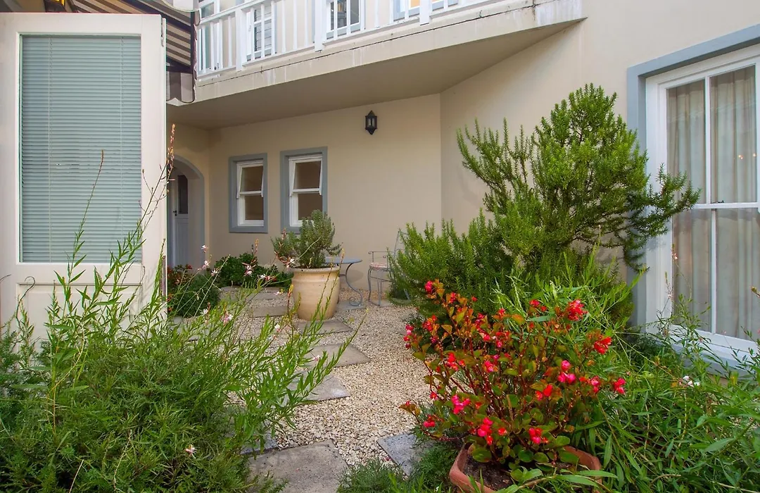 Isola Bella Guest House-1