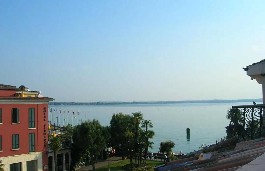 Le Reve - Lake View Rooms-1
