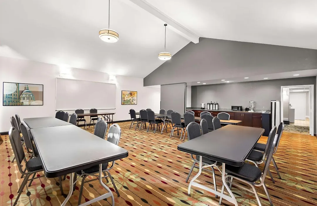 Best Western Luxbury Inn Fort Wayne-1