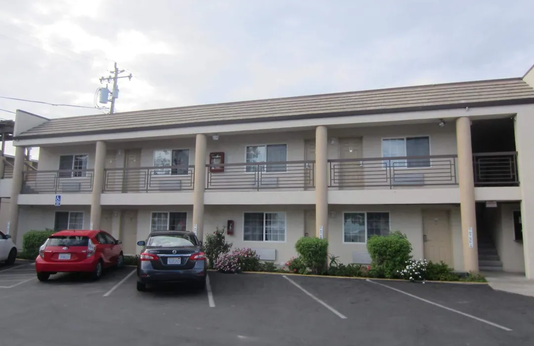 Redwood Creek Inn-1