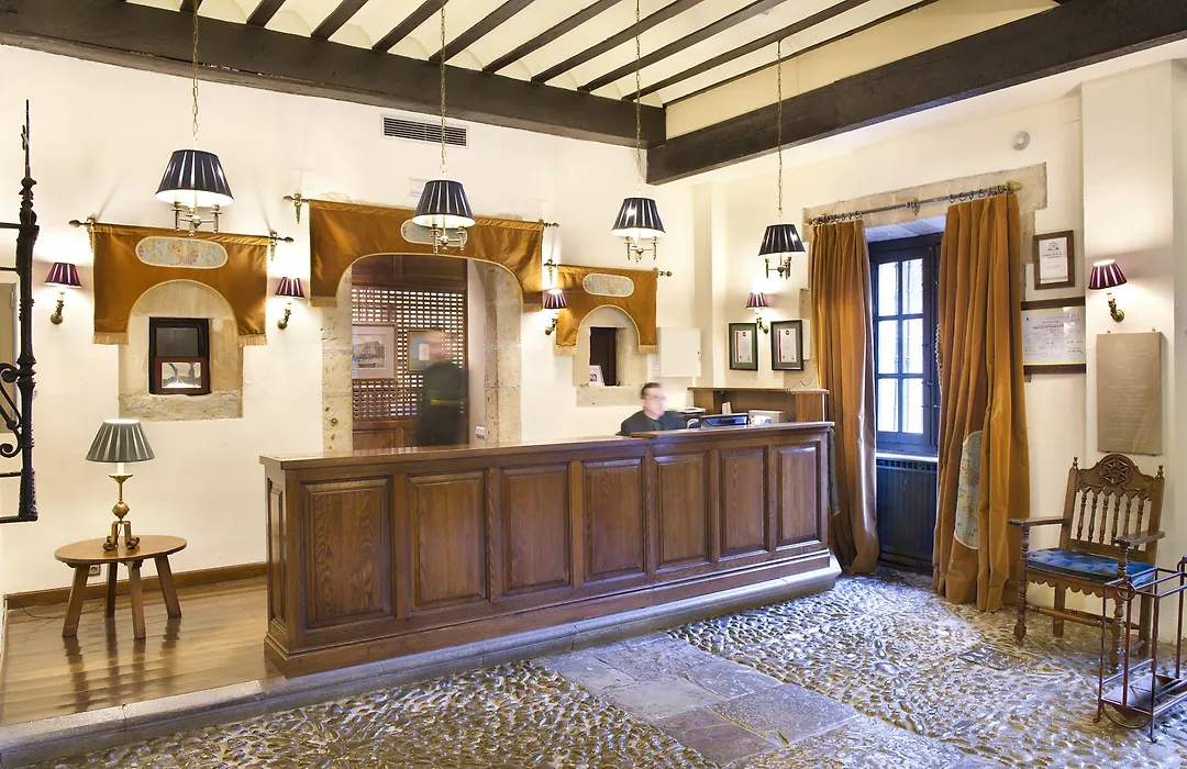 Parador De Santillana Gil Blas-1