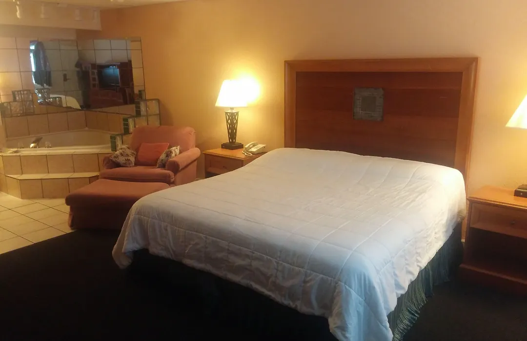 Grays Harbor Inn & Suites-1
