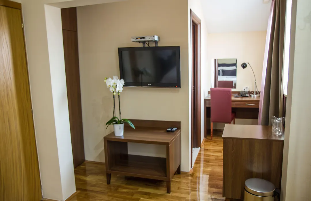 Hotel M-1