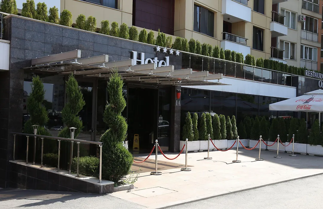 Best Western Plus Olives City Hotel - Free Pool & Parking-1