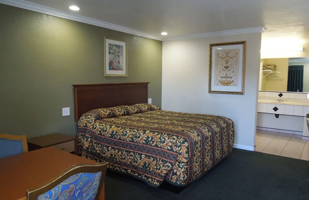 Castaway Motel-1