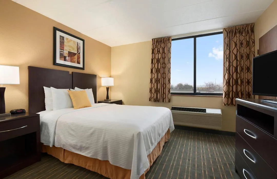 Days Hotel By Wyndham University Ave Se-1