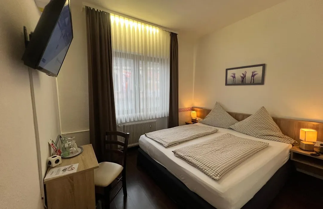 Hotel Hüttl - Garni-1