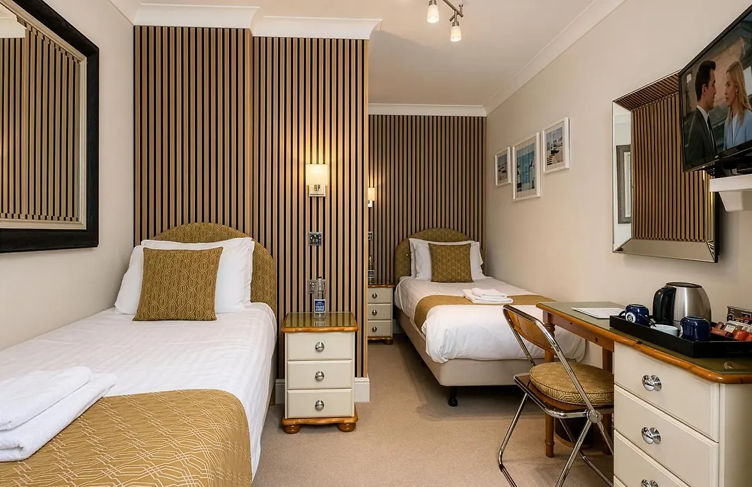 Riviera Lodge Hotel-1
