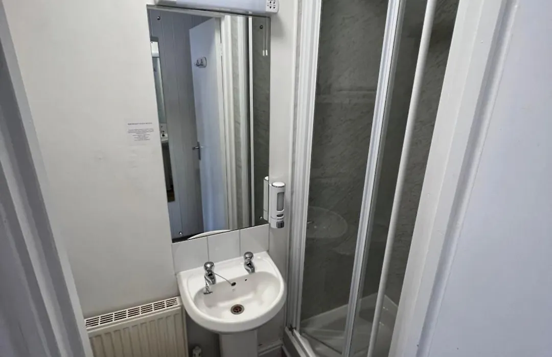 A & B Guest House Cambridge-1