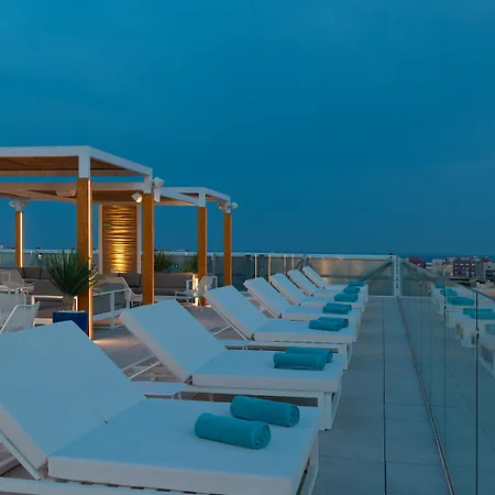 L'Azure Hotel & Spa 4Sup-2