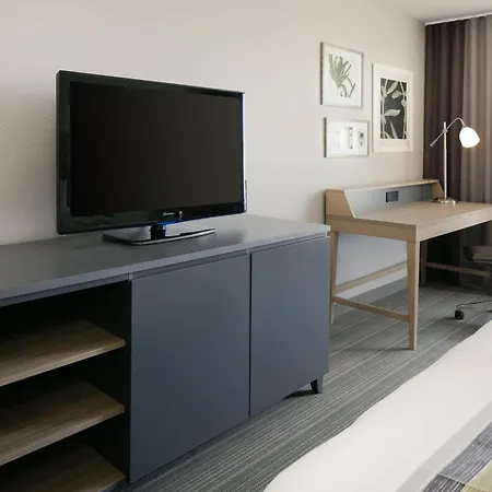 Country Inn & Suites By Radisson, Middleton - Madison West-3