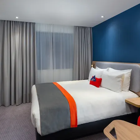 Holiday Inn Express - London Heathrow T4 By Ihg-3