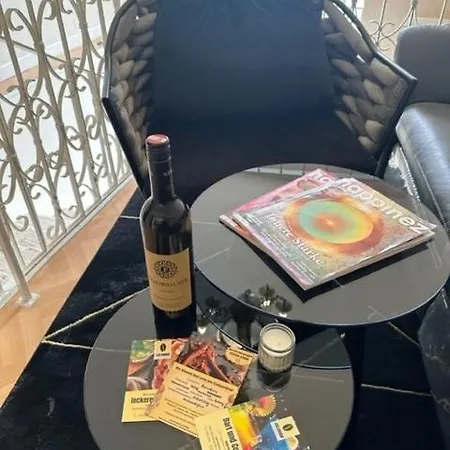 Pension COLUMBIA inkl. Frühstück im Zentraum-3