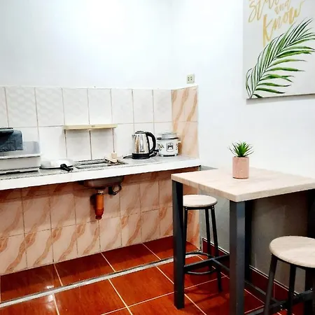Studio Type Unit - Host Homes Apitong-3