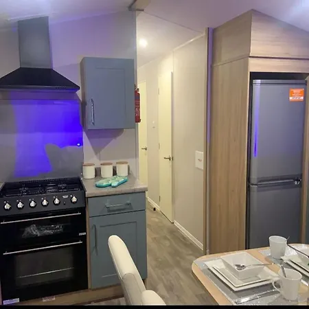 Southview Holiday Park, Deluxe Caravan-2