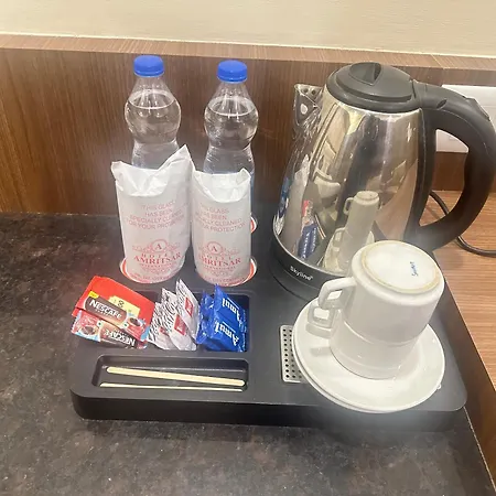 Hotel Amritsar International 2 Min Walk From Amritsar Bus Stand-3