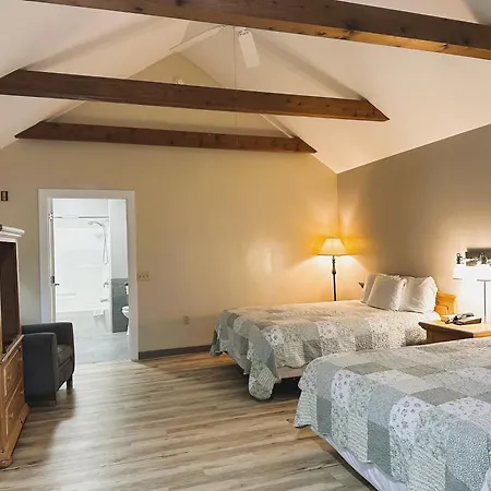 Spruce Lane Lodge And Cottages-2