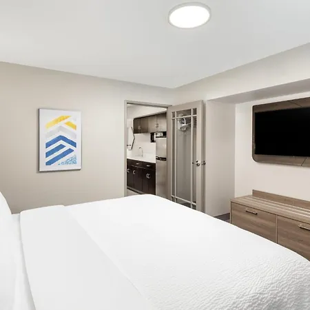 Holiday Inn Express & Suites - Green Bay East By Ihg-2