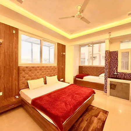 Radha Residency ! Fully Air Conditioned With Parking Facility, Near Isckon Temple & Prem Mandir-2