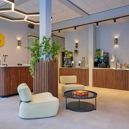 The Hyve Capsule Hostel Amsterdam-3