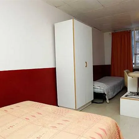 Hotel Du Pont Neuf-3