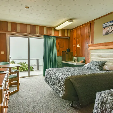 Sunset Oceanfront Lodging-2