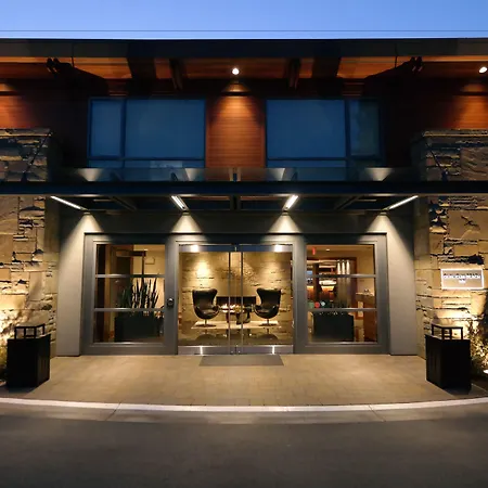 Qualicum Beach Inn-2