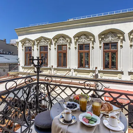 Old Town Luxury Suites-3