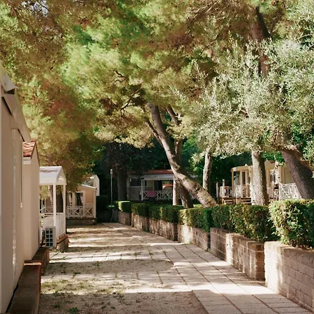 Green Garden Village con piscina, spiaggia riservata e parcheggio-2