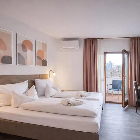 Luna Inn Stuttgart City-3