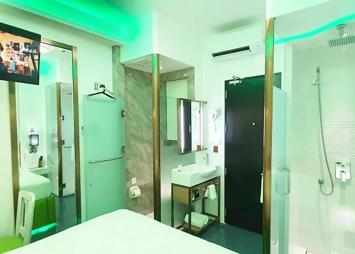 Iotel Luxury Kiosk Hotel