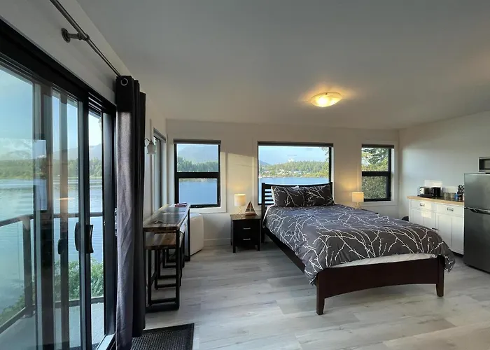 Oceanfront Room With Hot Tub & Firepit