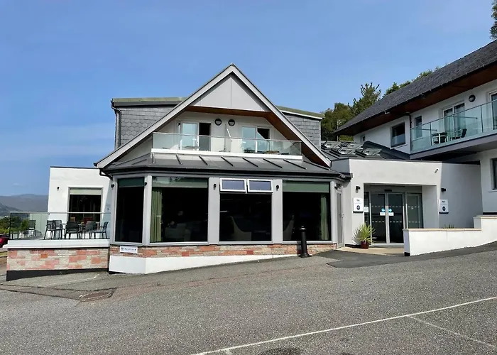 Clan Macduff Hotel